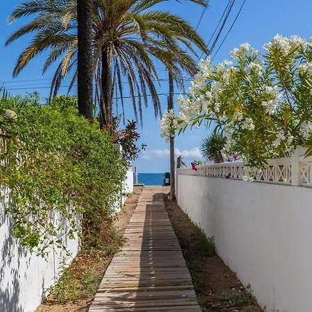 Gorgeous, Sunny With Mountain Views Апартаменты