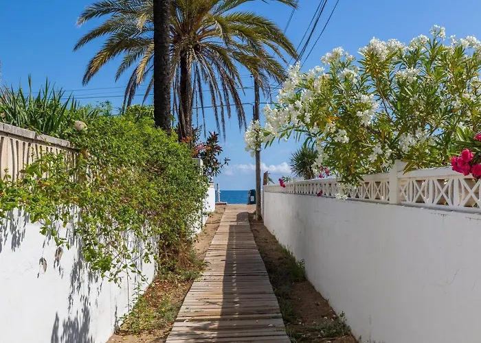 Gorgeous, Sunny With Mountain Views Апартаменты