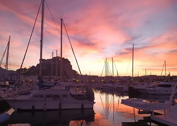 Gorgeous, Sunny With Mountain Views * Дения