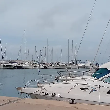 Gorgeous, Sunny With Mountain Views 아파트