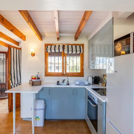 Gorgeous, Sunny With Mountain Views * 데니아