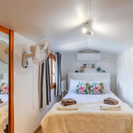 Gorgeous, Sunny With Mountain Views 아파트 *