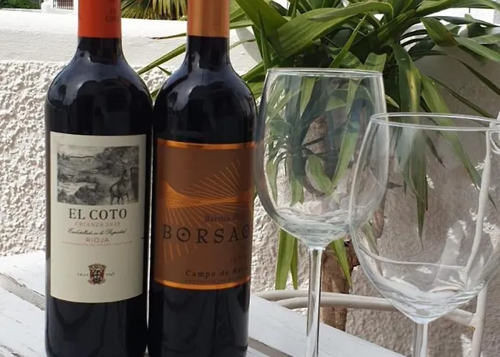 Gorgeous, Sunny With Mountain Views شقة دينايا