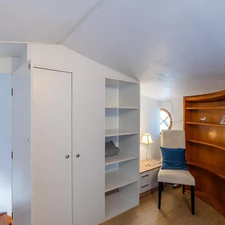 Gorgeous, Sunny With Mountain Views *