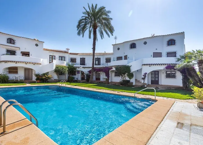 Gorgeous, Sunny With Mountain Views 아파트 데니아