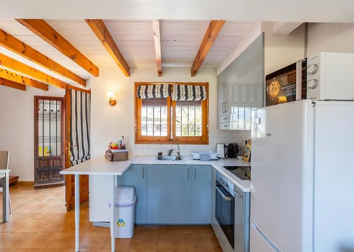 Gorgeous, Sunny With Mountain Views * 데니아