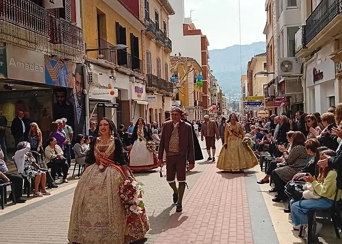 Gorgeous, Sunny With Mountain Views 아파트