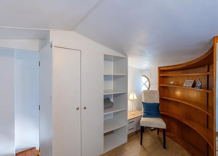 Gorgeous, Sunny With Mountain Views *