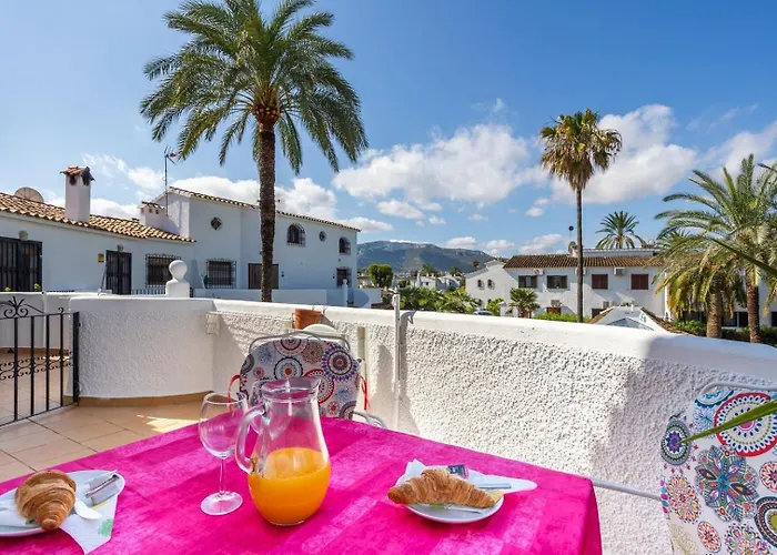 아파트 Gorgeous, Sunny With Mountain Views